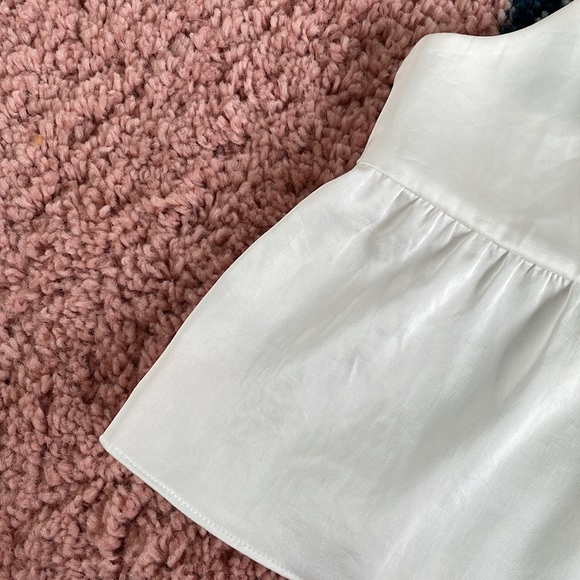 Aritzia (little moon) cropped blouse - size xs - Picture 2 of 3